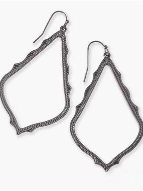 Kendra Scott-  Sophee Drop Earrings in
Gunmetal